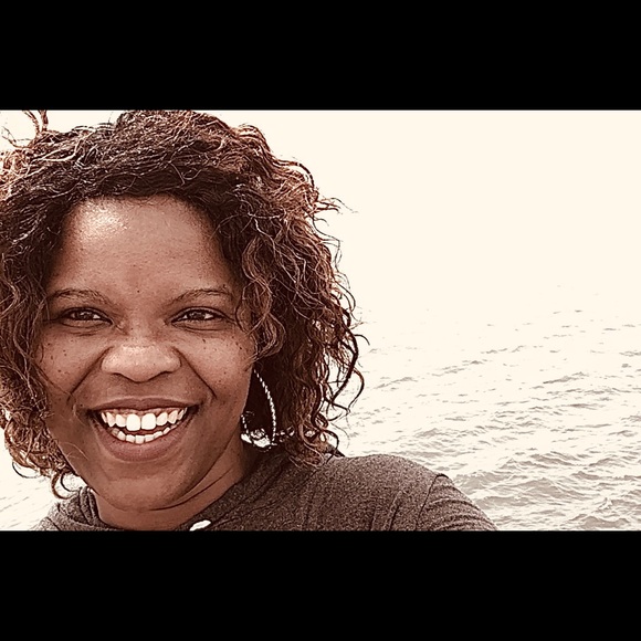 Meet your Posher, Anna - Picture 1 of 3